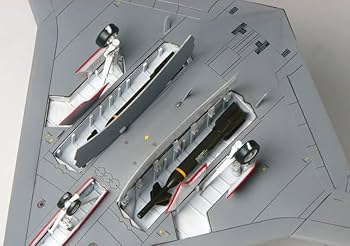 Amazon | プラッツ 1/72 アメリカ海軍 無人爆撃機 X-47B w/GBU